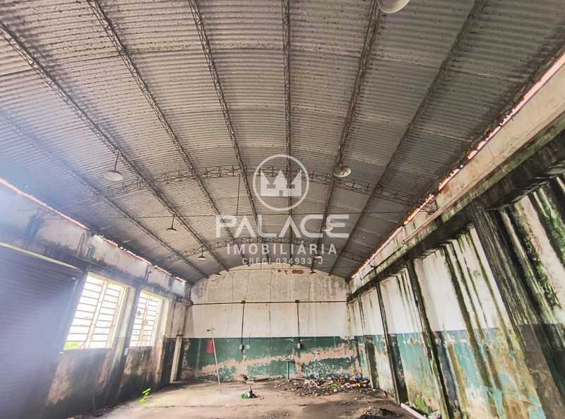 Imagens do imóveis Barracão :  / Comercial / Jardim Caxambu