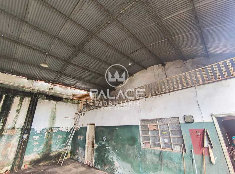 Imagens do imóveis Barracão :  / Comercial / Jardim Caxambu