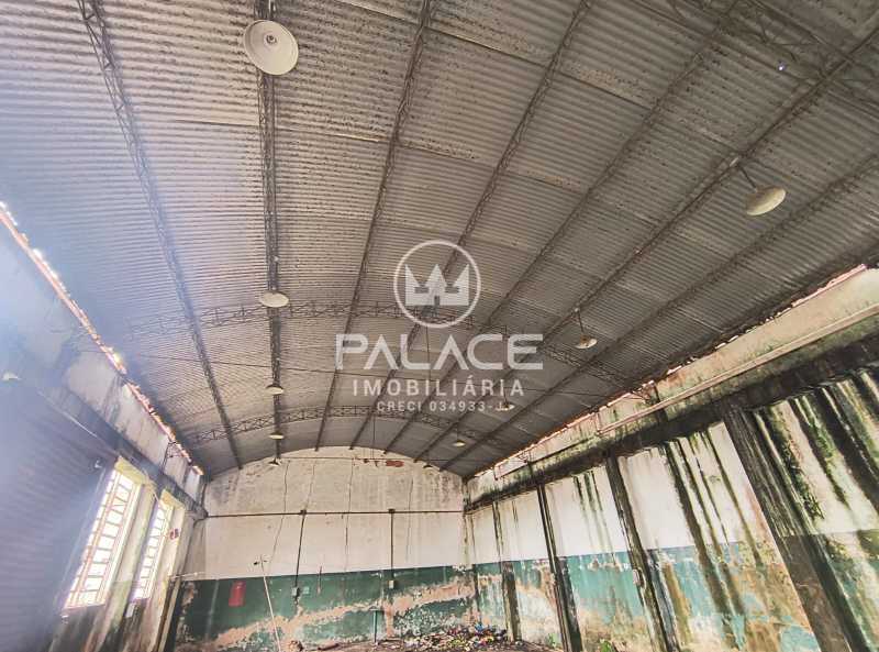 Imagens do imóveis Barracão :  / Comercial / Jardim Caxambu