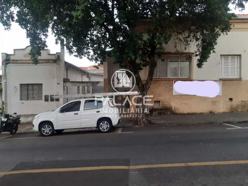 Casa de rua :  / Residencial / Centro