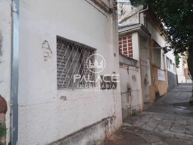 Casa de rua :  / Residencial / Centro