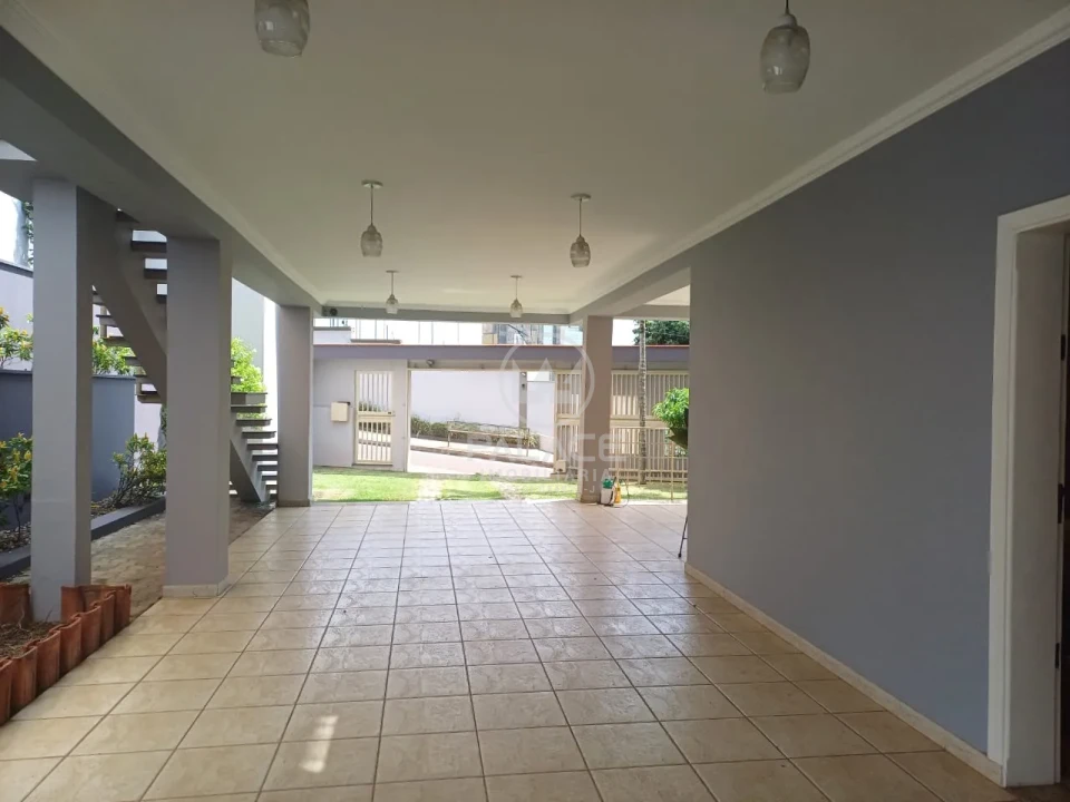 CASA A VENDA NO BAIRRO CASTELINHO