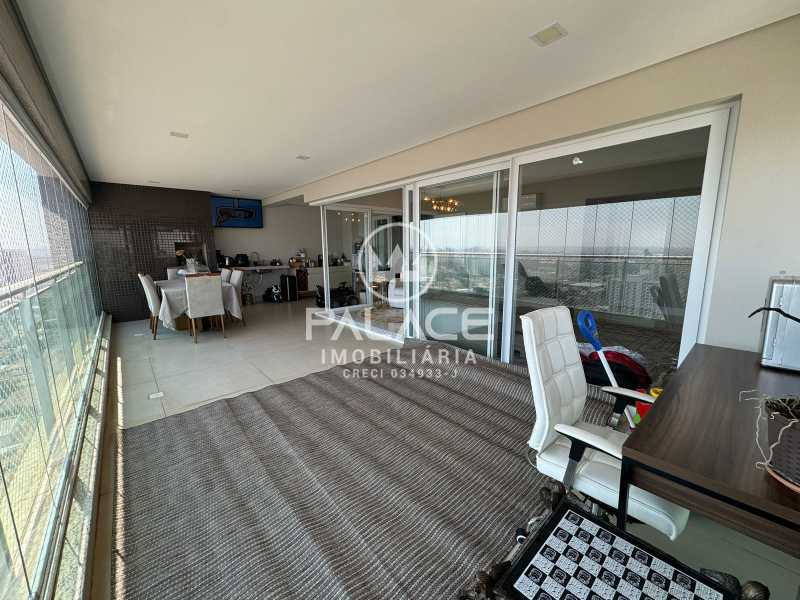 Apartamento : Padrão / Residencial / Alto