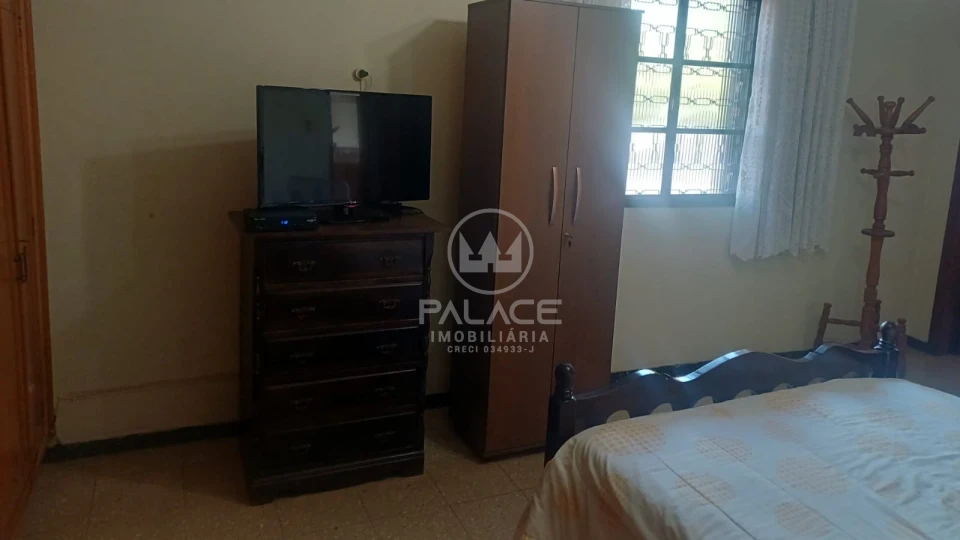 Sobrado localizado na avenida São José, próximo a Esalq