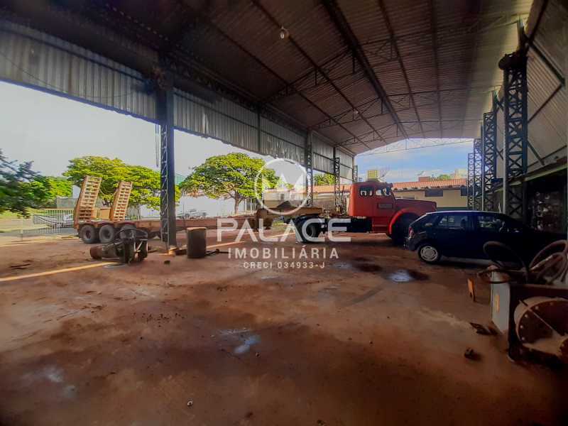 Imagens do imóveis Barracão :  / Comercial / Nova América