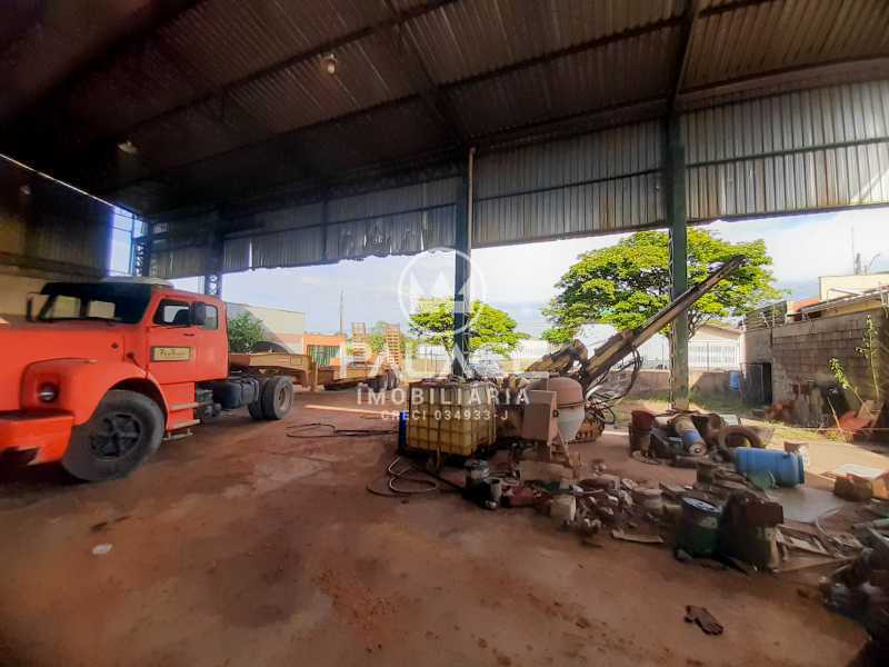 Imagens do imóveis Barracão :  / Comercial / Nova América