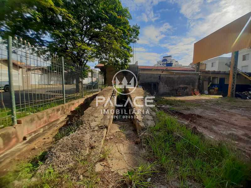 Imagens do imóveis Barracão :  / Comercial / Nova América