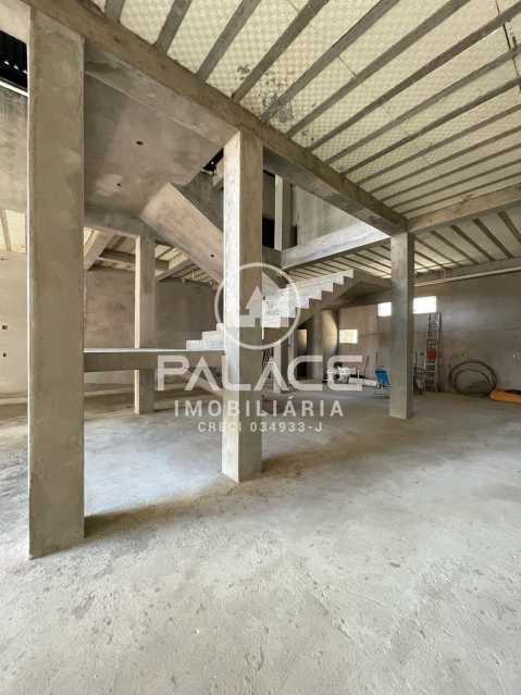 Imagens do imóveis Barracão :  / Comercial / Centro (Ártemis)