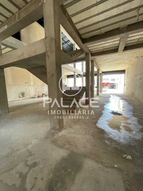 Imagens do imóveis Barracão :  / Comercial / Centro (Ártemis)