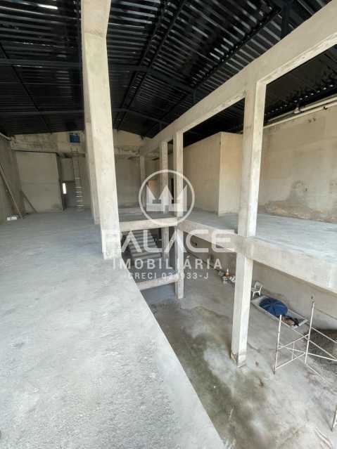 Imagens do imóveis Barracão :  / Comercial / Centro (Ártemis)