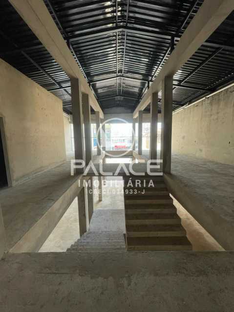 Imagens do imóveis Barracão :  / Comercial / Centro (Ártemis)