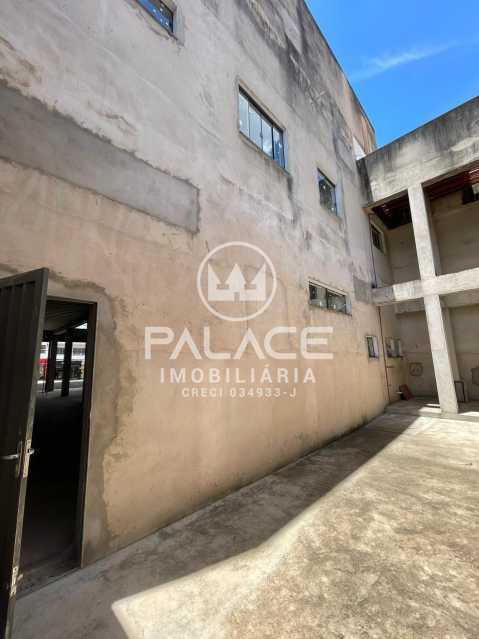 Imagens do imóveis Barracão :  / Comercial / Centro (Ártemis)