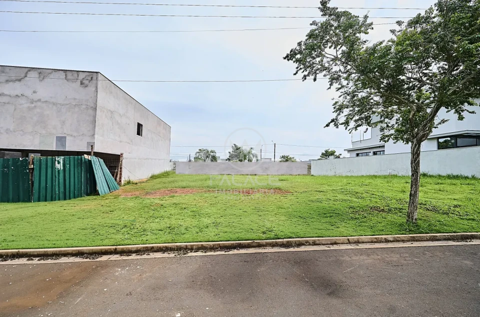 LOTE / TERRENO DE 336M² A VENDA CONDOMINIO VILA D'AQUILA