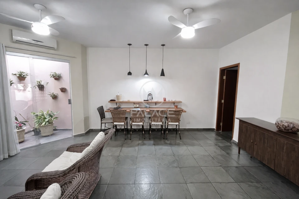 CASA TÉRREA A VENDA NO BAIRRO JARDIM ABAETÉ, PIRACICABA, SP.