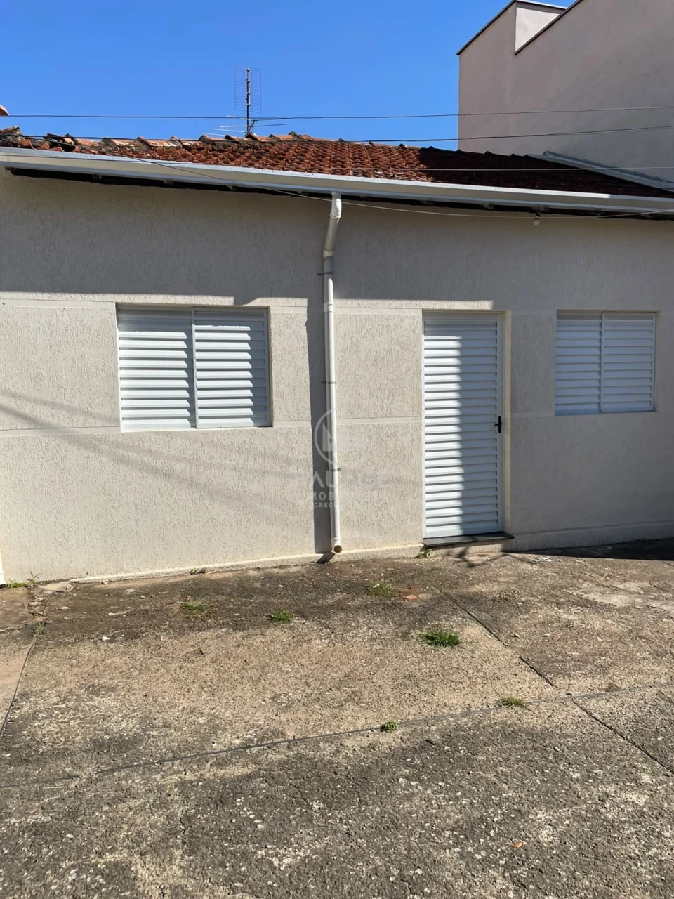 vende 7 quitinetes e 2 comercial, no mesmo terreno. Excelente investimento