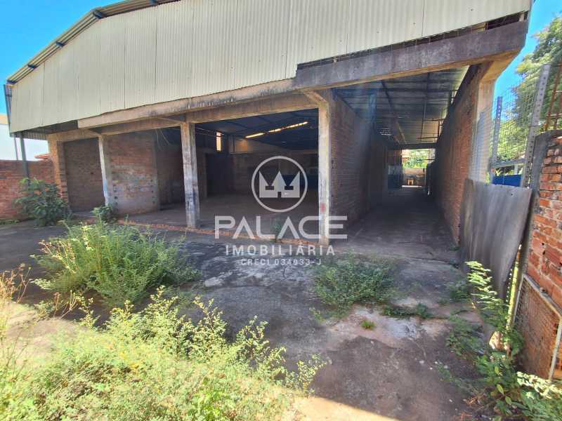 Imagens do imóveis Barracão :  / Comercial / Piracicamirim