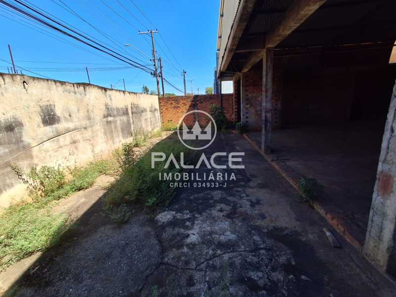 Imagens do imóveis Barracão :  / Comercial / Piracicamirim