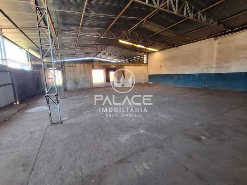 Imagens do imóveis Barracão :  / Comercial / Piracicamirim