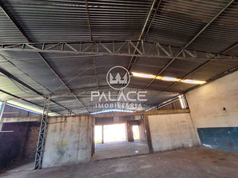 Imagens do imóveis Barracão :  / Comercial / Piracicamirim