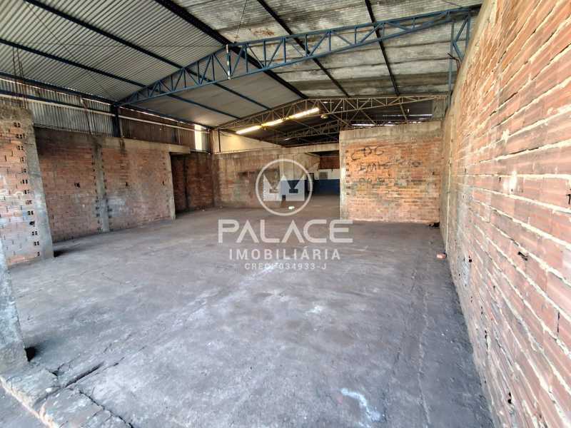 Imagens do imóveis Barracão :  / Comercial / Piracicamirim