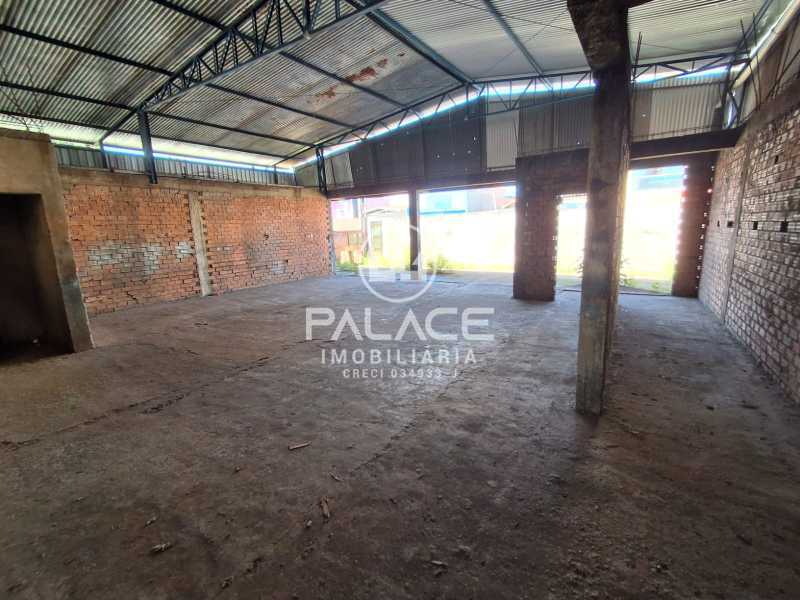 Imagens do imóveis Barracão :  / Comercial / Piracicamirim