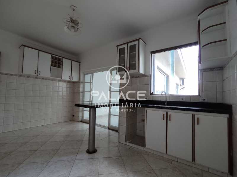 Imagens do imóveis Casa de rua :  / Residencial / Centro