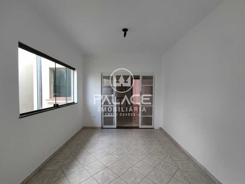 Imagens do imóveis Casa de rua :  / Residencial / Centro