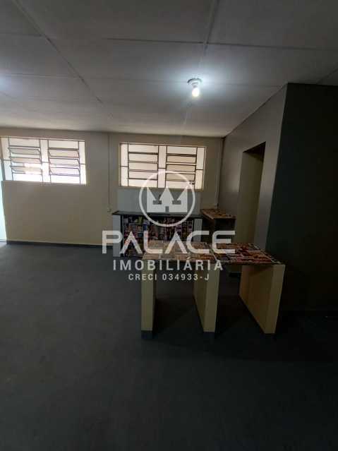 Imagens do imóveis Barracão :  / Comercial / Centro