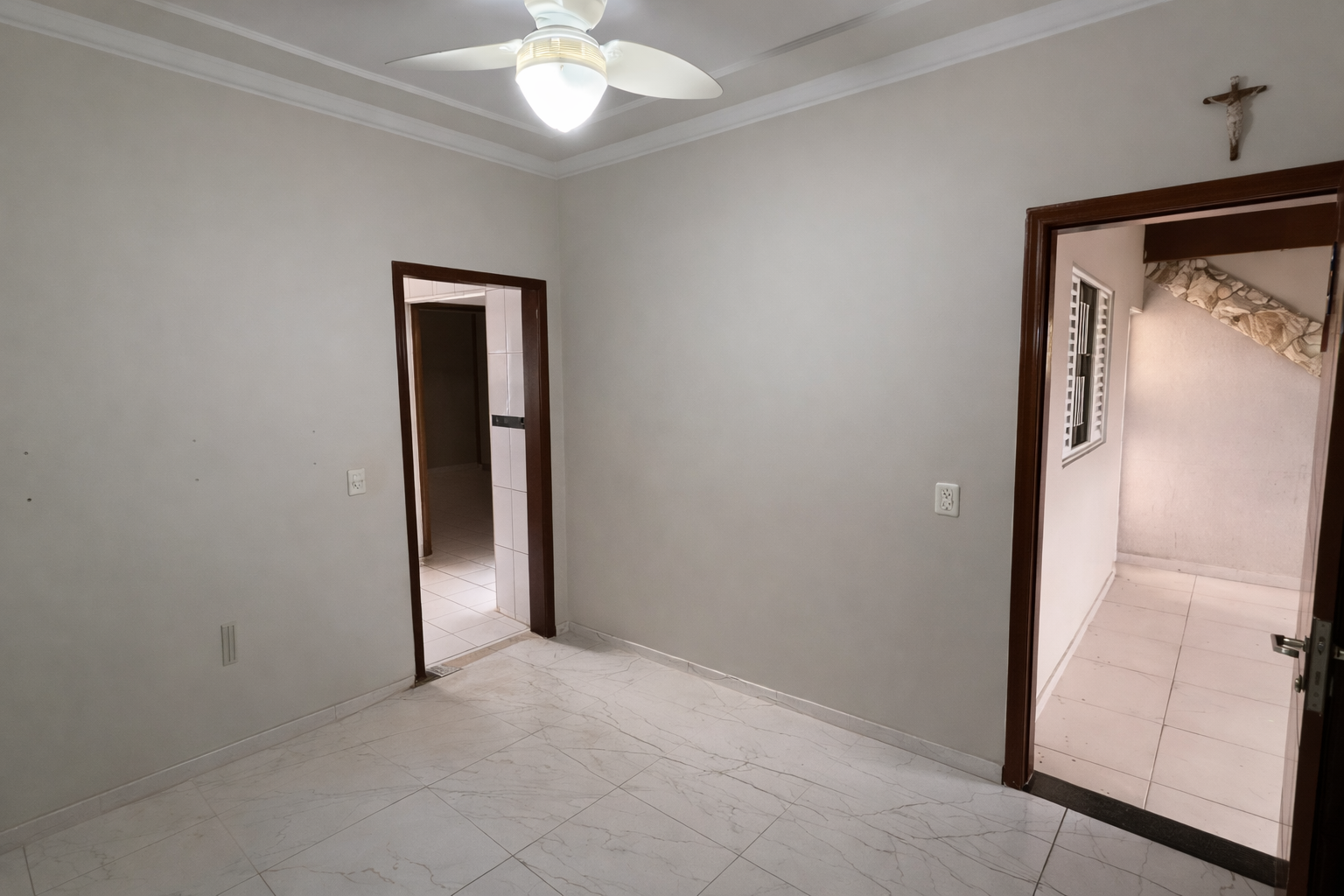 CASA PARA LOCAÇÃO 2 QUARTOS / BALBO