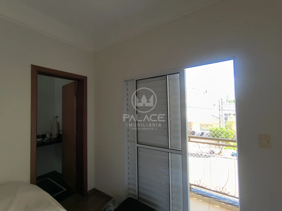 Casa à Venda no Condomínio Leão