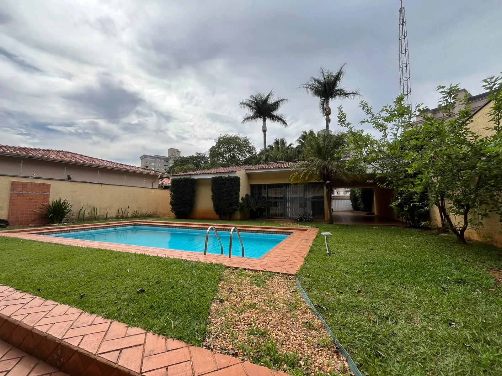 CASA COM PISCINA PARA LOCAÇÃO NO CENTRO DE PIRACICABA