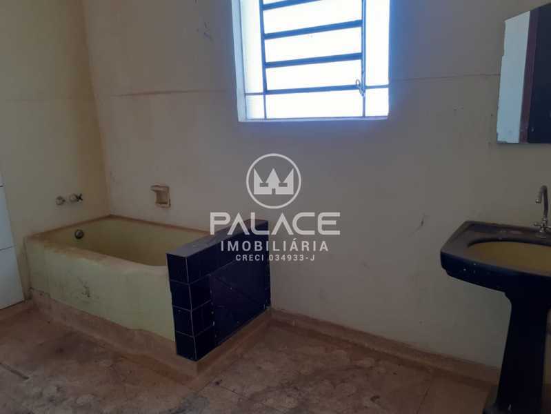 Casa de rua :  / Residencial / Centro