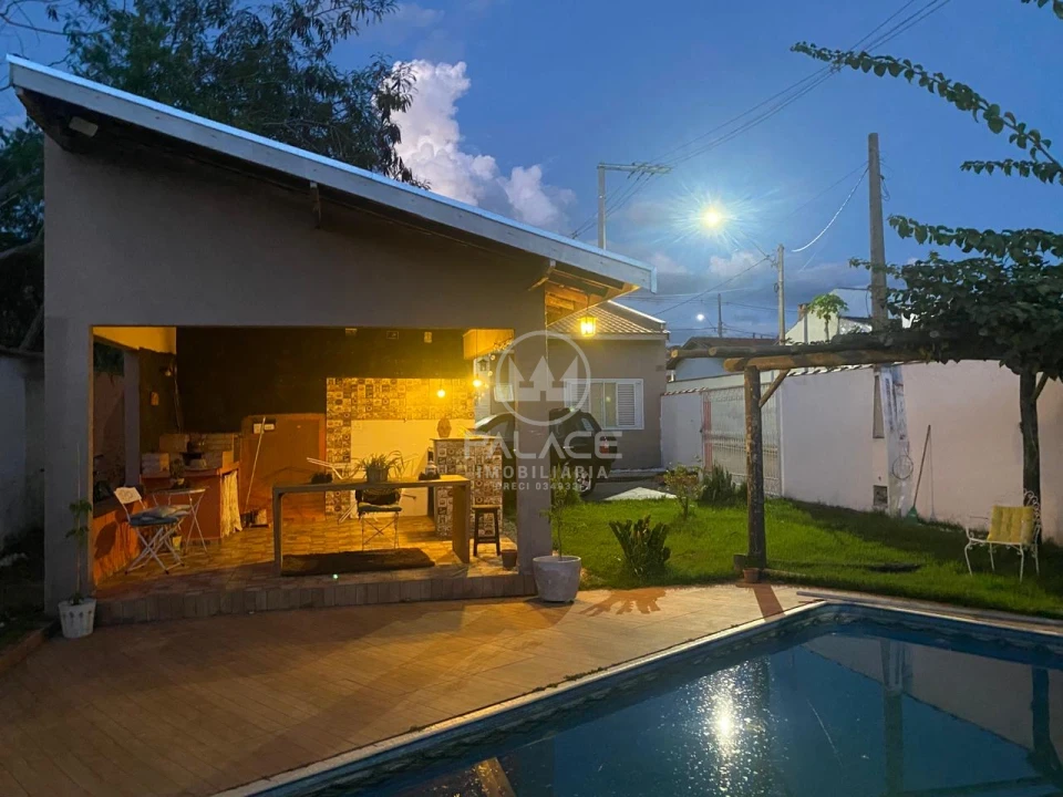 CASA A VENDA ÁGUAS DE SÃO PEDRO