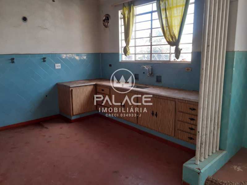 Casa de rua :  / Residencial / Centro