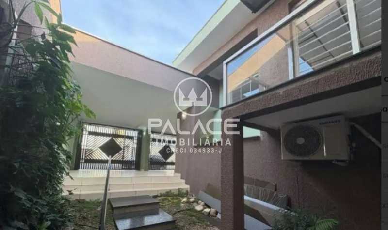 Casa de rua :  / Residencial / Alto