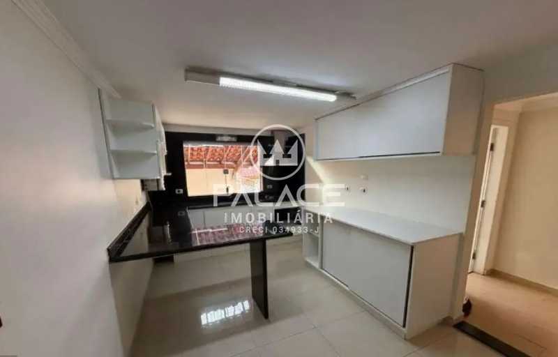 Casa de rua :  / Residencial / Alto