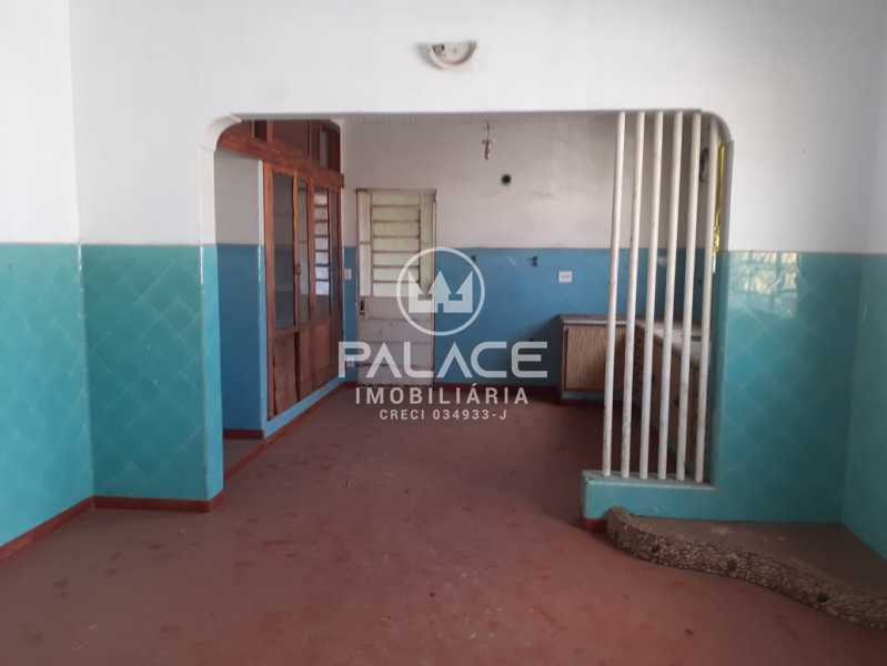 Casa de rua :  / Residencial / Centro