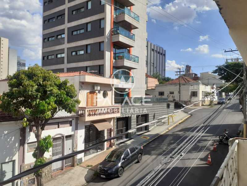 Casa de rua :  / Residencial / Centro