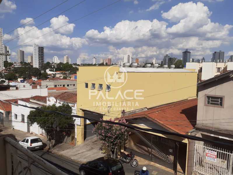 Casa de rua :  / Residencial / Centro