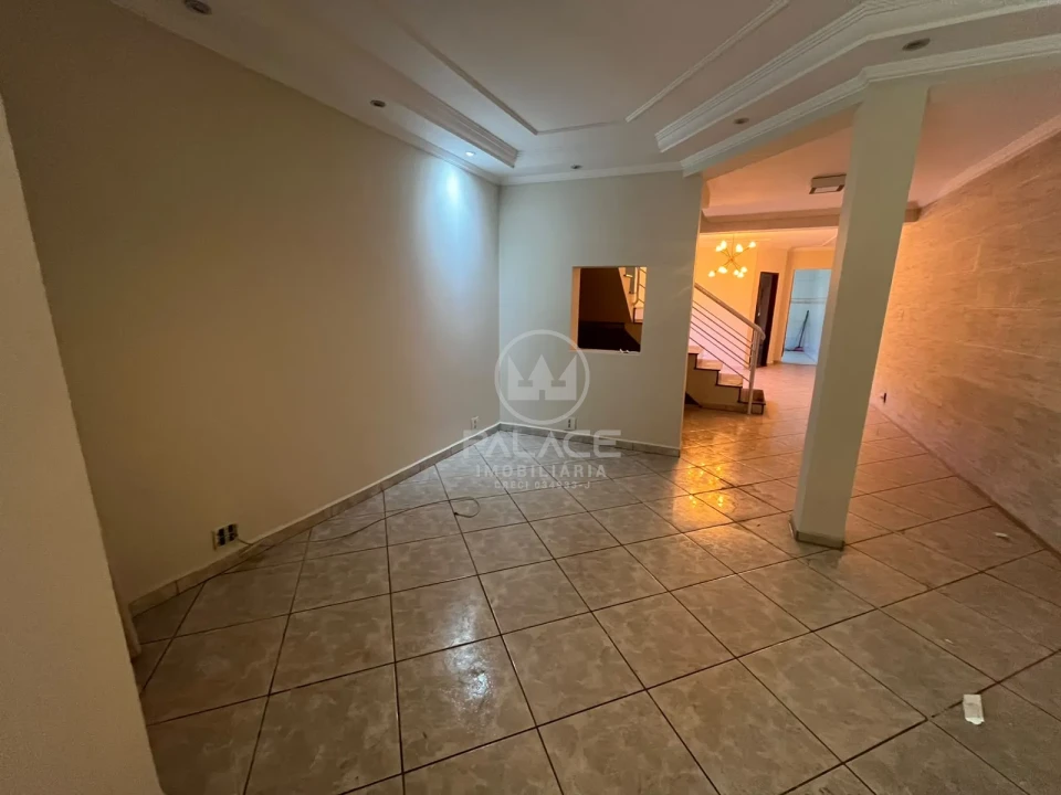 Casa para alugar, 3 quartos, sendo 1 suíte, 2 vagas, no Santa Rosa em Piracicaba / SP