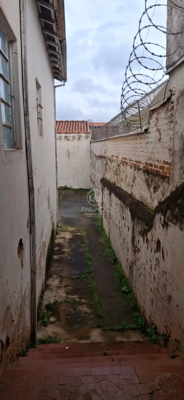 Casa  a venda proxima a Avenida Carlos Botelho.(reforma/demolição) - foto 3