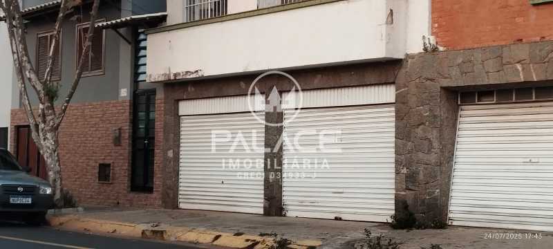 Imagens do imóveis Salão :  / Comercial / Centro