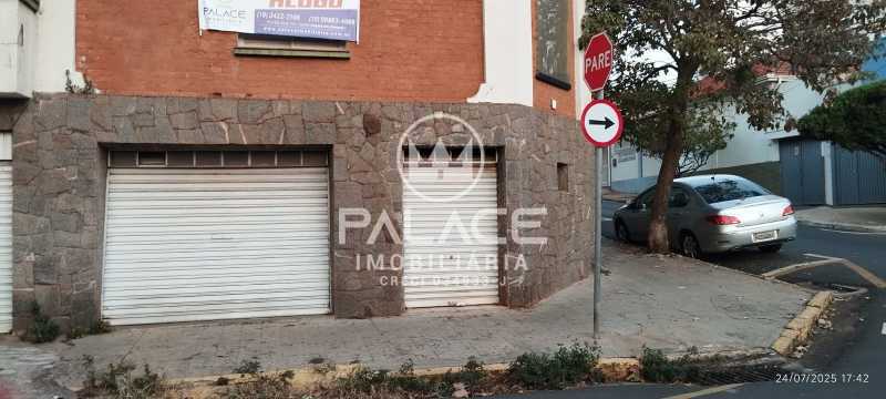 Imagens do imóveis Salão :  / Comercial / Centro