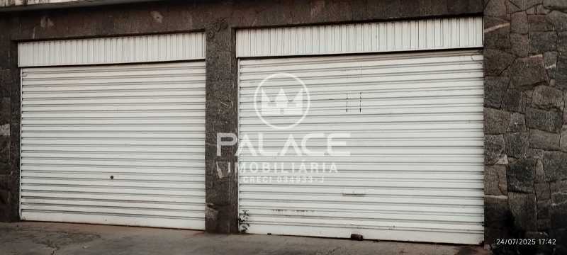 Imagens do imóveis Salão :  / Comercial / Centro