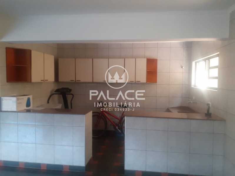 Casa de rua :  / Residencial / Vila Rezende