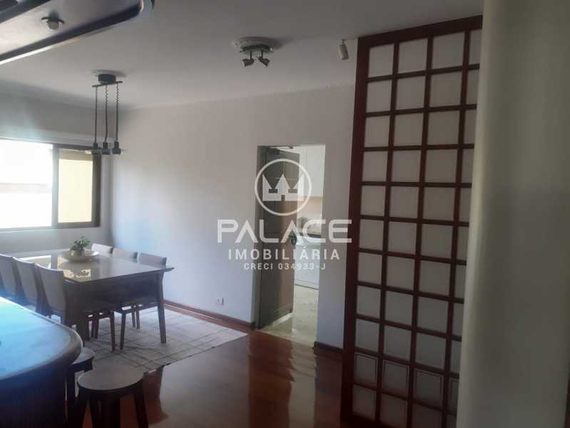 Casa de rua :  / Residencial / Vila Rezende