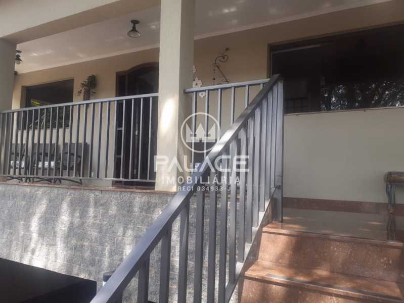 Casa de rua :  / Residencial / Vila Rezende