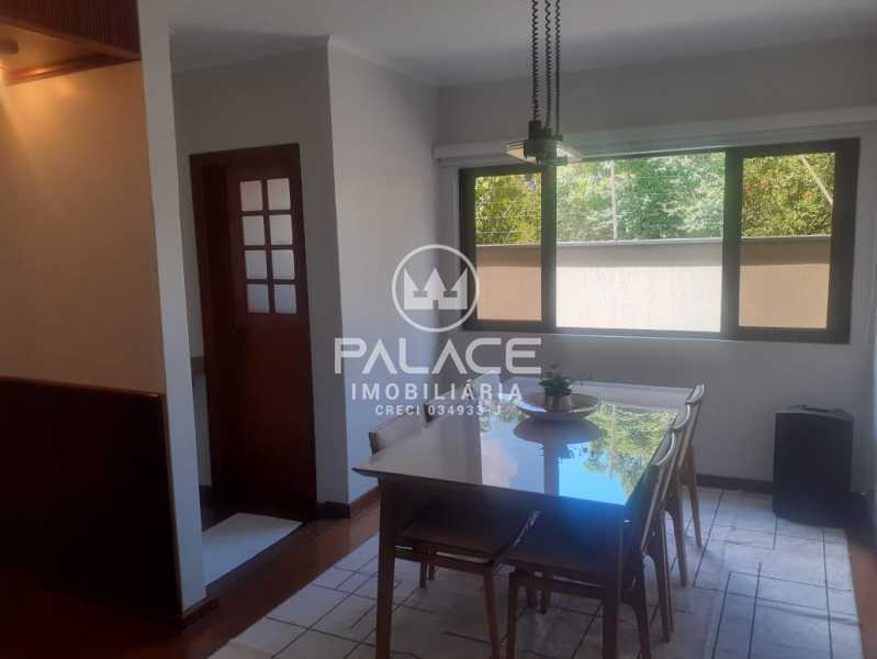 Casa de rua :  / Residencial / Vila Rezende