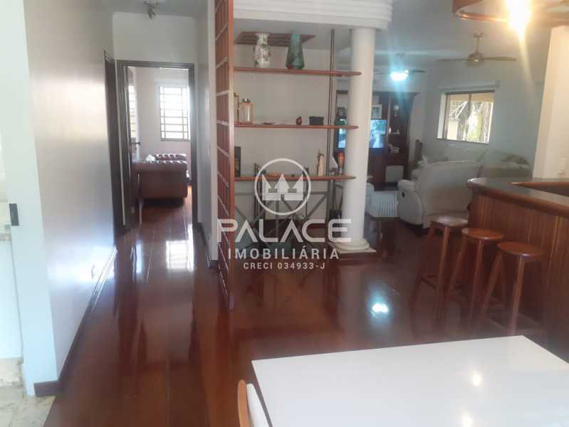 Casa de rua :  / Residencial / Vila Rezende