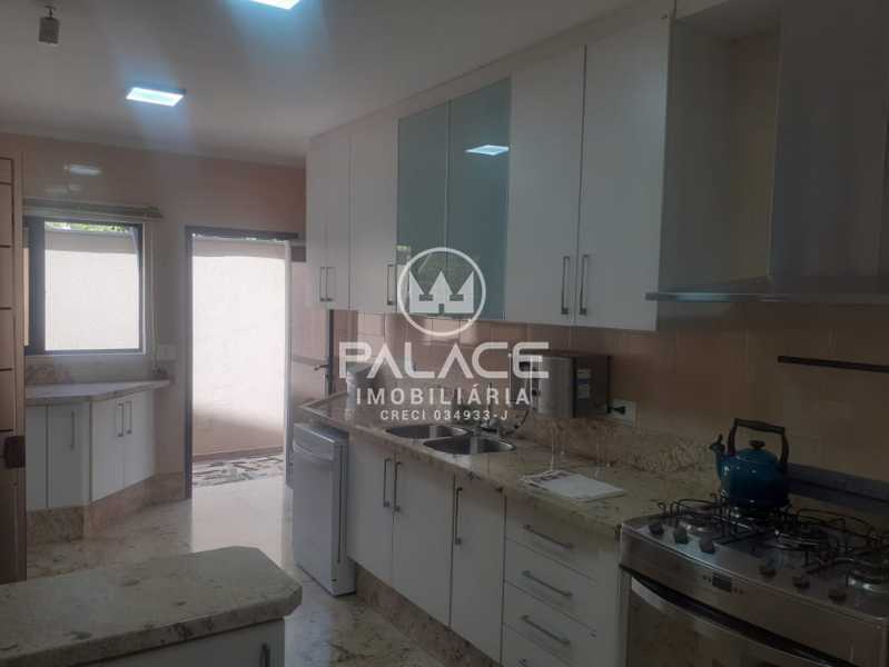 Casa de rua :  / Residencial / Vila Rezende